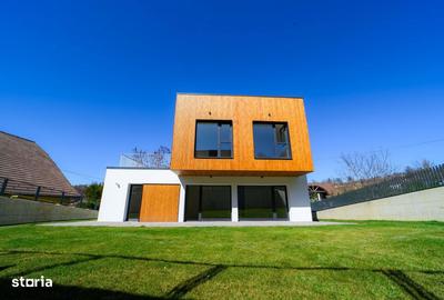 Casă cu 4 camere cu Canalizare în Central - 2