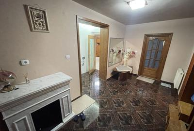 Casa S+P+E+M | 605 mp utili | 10 camere | 3 bucatarii | 4 bai | 3 terase | Garaj - 37