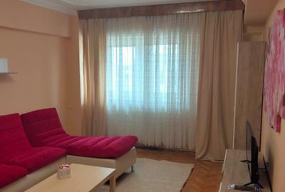 Inchiriere apartament 3 camere decomandat, central, langa Universitate