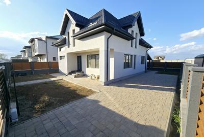 Vila individuala - 5 camere  - 3 bai- dressing - beci - scari din lemn masiv - 2