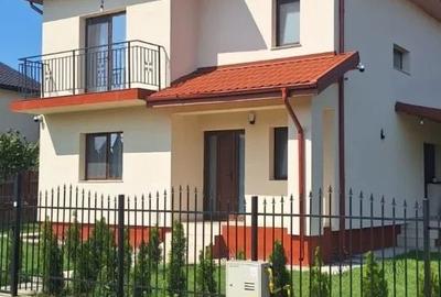 Casă individuală cu 4 camere cu Canalizare în Hlincea