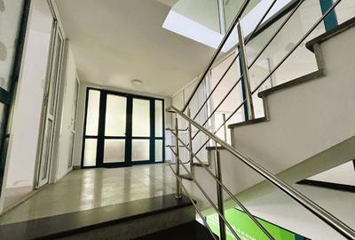 Spațiu comercial, de 110 mp, în Central - 9