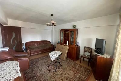 Apartament cu 3 camere decomandat în Sărari - 7