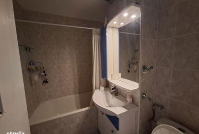 Apartament cu 4 camere decomandat în Cetate