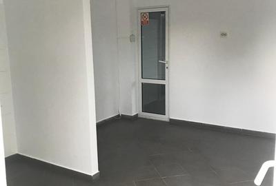 Spațiu comercial, de 80 mp, în Central - 3