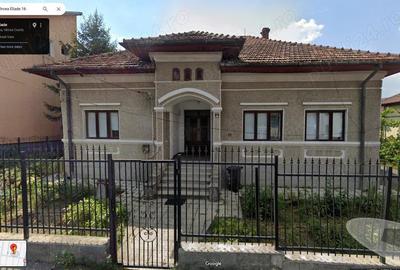 Casă cu 4 camere în 1 Mai - 1