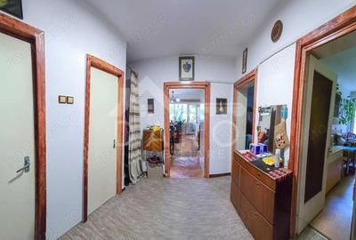 Apartament cu 3 camere decomandat în 7 Noiembrie - 3