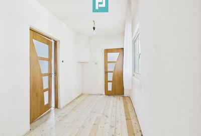 Casă cu 2 camere cu Teren 418 Mp în UTA - 18