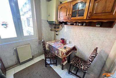 Apartament cu 3 camere decomandat în Dâmbovița