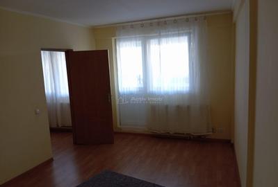 Apartament cu 2 camere semidecomandat în Apărătorii Patriei