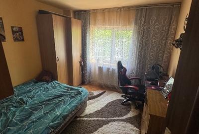 Apartament cu 3 camere decomandat, mobilat în Micro 16 - 2