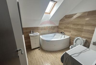 Apartament cu 3 camere decomandat în Independenței - 4