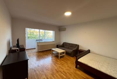 Garsonieră spațioasă 40+ mp, decomandată – etaj 4/4 - 2