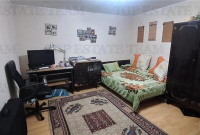 Casa  spatioasa cu 5 camere si curte proprie in Zona Bratianu, Constanta - 1