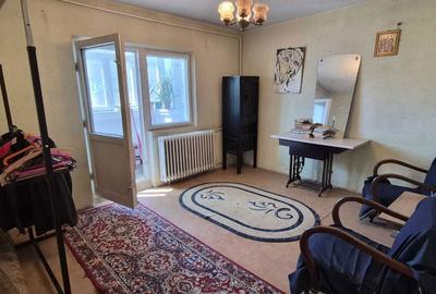 Apartament cu 3 camere decomandat în Tei - 2