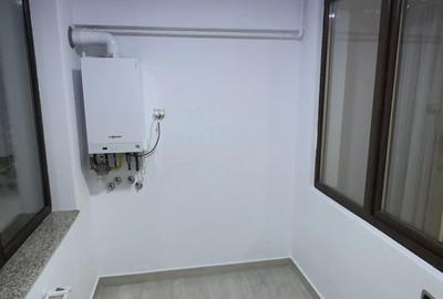 Apartament cu 3 camere decomandat în Tractorul - 4