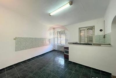 Casă cu 3 camere cu Teren 140 Mp în Central - 2