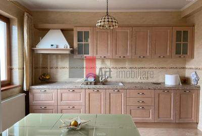 Casă cu 5 camere cu Teren 300 Mp în Pantelimon - 2