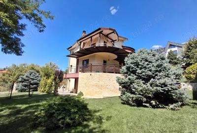 Casă cu 6 camere cu Teren 825 Mp în Bucium - 1