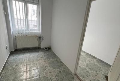 3 spatii comerciale si un apartament la mansarda - 12