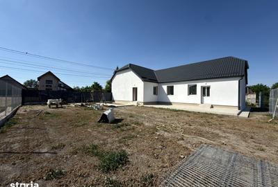 Casă cu 3 camere cu Teren 480 Mp în Sânmihaiu Român
