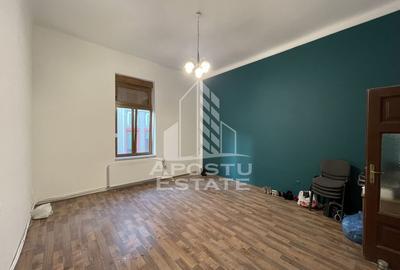 Spațiu comercial, de 47 mp, în P-ța Unirii - 1