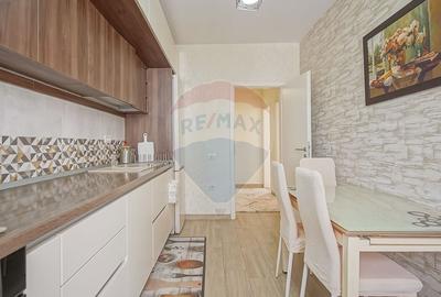 Apartament cu 2 camere decomandat, mobilat în Tractorul - 2