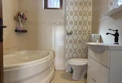 Casa Mobilata si Renovata, Situata intr-o Zona Excelenta in Navodari - 15