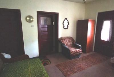 Casă cu 5 camere cu Teren 1800 Mp în Podu Rizii - 1