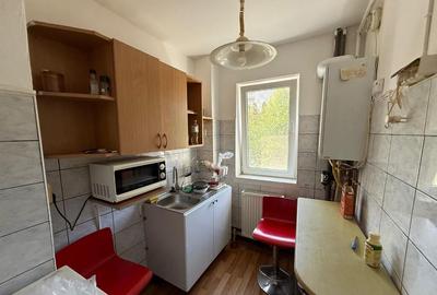 Apartament 3 camere, etaj 3, bloc de caramida - 2
