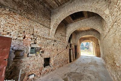 Casă cu Teren 1323 Mp în Central