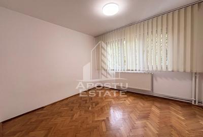 Apartament cu 4 camere, decomandat, nemobilat, garaj, zona Medicina - 3