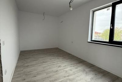Casă cu 4 camere cu Teren 270 Mp în Vânători - 9