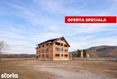 Casă cu Teren 4563 Mp în Central - 19