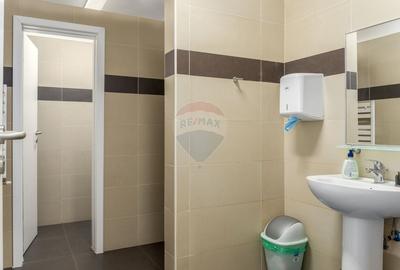 Centru comercial cu spatiu de showroom birouri - 13