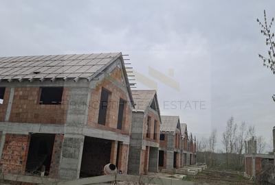 Casă cu 4 camere în 1 Decembrie - 12