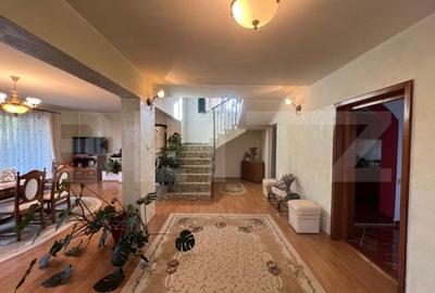 Casă cu 4 camere cu Teren 19 Mp în Central - 10