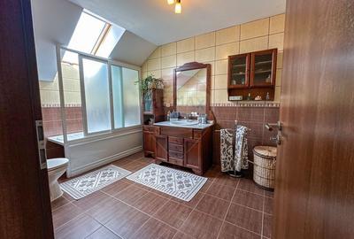 Vila de vanzare pe Str.Strugurilor/Terezian - 12