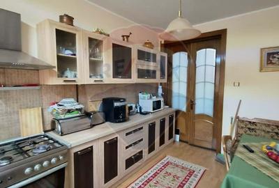 Casa cu piscina de vanzare in zona Piata Centrala Galati Casa cu piscina de vanzare in zona Piata Centrala Galati - 12