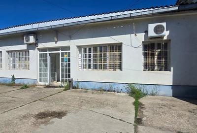 Spațiu comercial, de 886 mp, în Central - 4