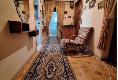 Apartament cu 3 camere decomandat în 9 Mai