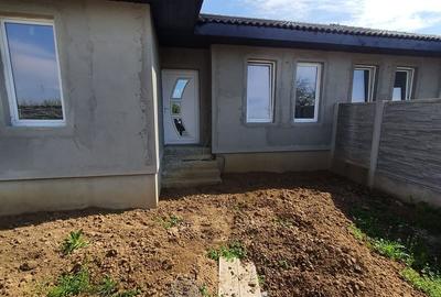 Duplex cu 4 camere cu Canalizare în Parța - 8