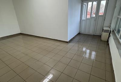 Spațiu comercial, de 100 mp, în Central - 7