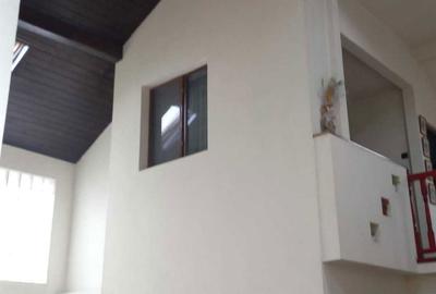 Casă cu 4 camere în Moțăieni