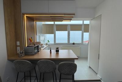 Apartament cu 3 camere decomandat, mobilat în P-ța Ovidiu