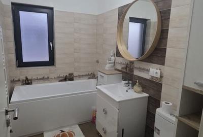Apartament cu 3 camere decomandat în Sânpetru