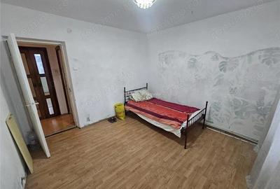 Apartament cu 2 camere decomandat în Micro I - 12