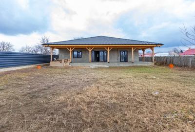 Casă cu 4 camere în Exterior Vest