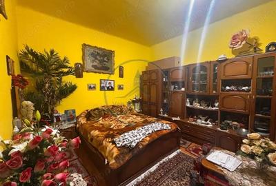 Casă cu 4 camere cu Teren 250 Mp în Central