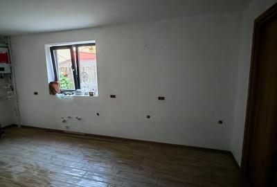 Corp de casa P+M,ASTRA - Carpatilor -LIDL- ,curte comuna,teren 400 mp. - 9